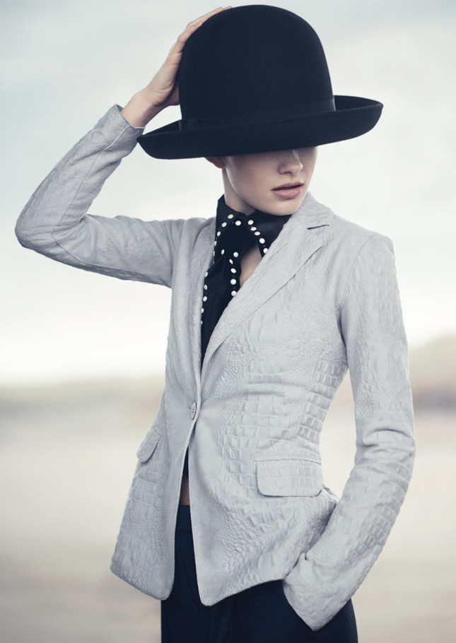  Emporio Armani  -
